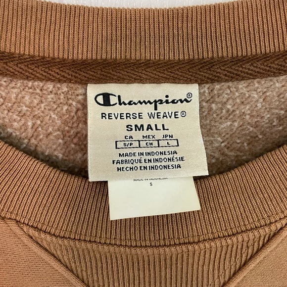 BRAND NEW Champion cropped crewneck sweater - Picture 2 of 3